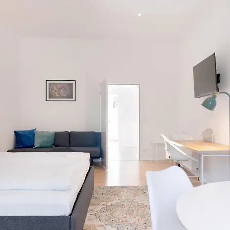 Apartment Schöneberg I Big I Fast Wifi