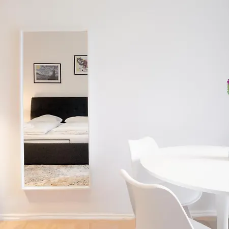 Schöneberg I Big I Fast Wifi Apartment