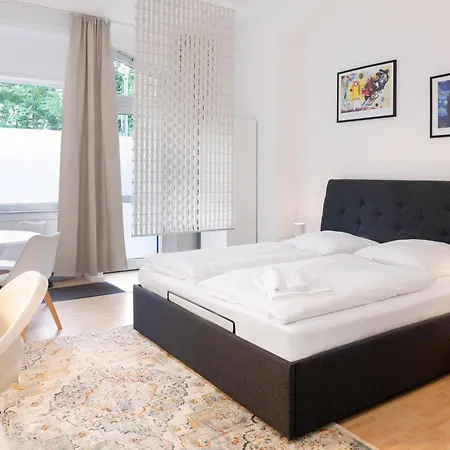 Schoeneberg I Big I Fast Wifi Appartement