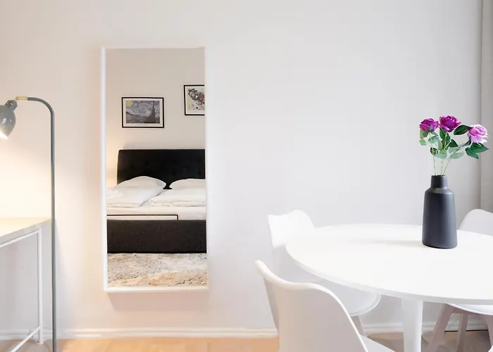 Schöneberg I Big I Fast Wifi Apartment